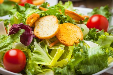 Croutons karışık salata.