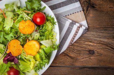 Croutons karışık salata.