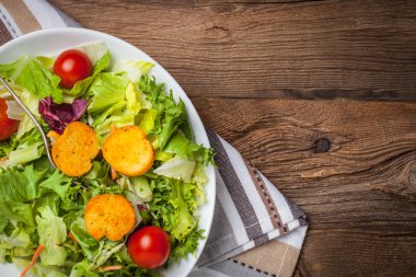 Croutons karışık salata.