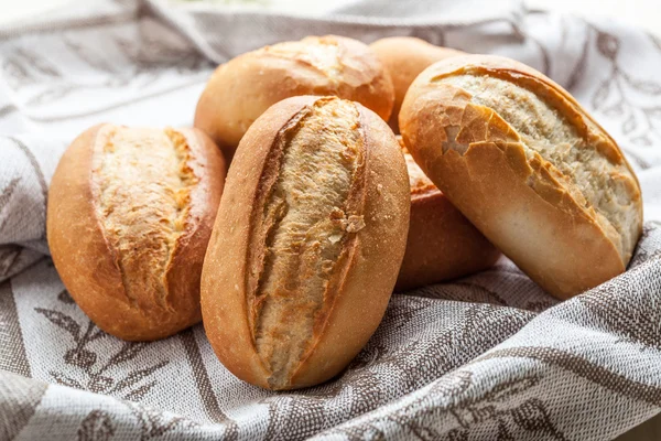 Nybakade crusty rolls — Stockfoto