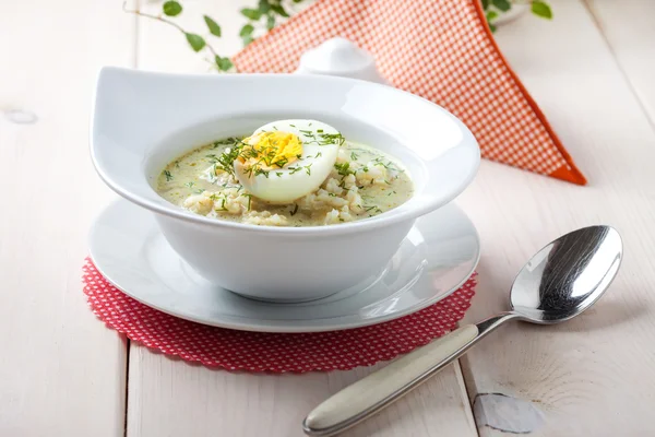 Sorrel soup with egg in white bowl. — Stock Photo, Image