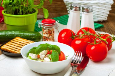 taze Akdeniz salatası.