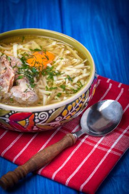 erişte ve tavuk çorbası.