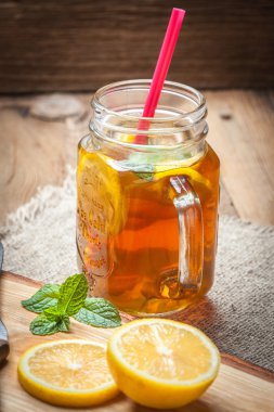 Taze ev yapımı buzlu çay.