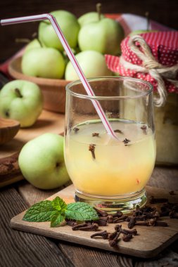 Taze haşlanmış Komposto.