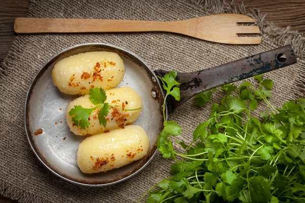 Gnocchi di patate ripieni di carne macinata . — Foto Stock