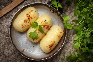 Patates köfte kıyma ile doldurulmuş.