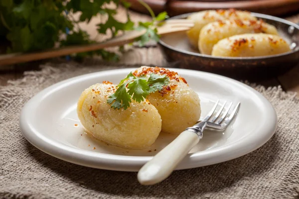 Albóndigas de patata rellenas de carne picada . — Foto de Stock