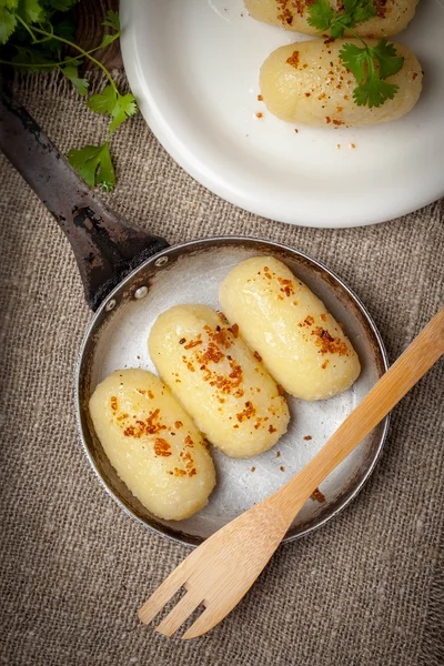 Albóndigas de patata rellenas de carne picada . — Foto de Stock