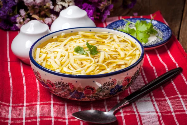 Zuppa di noodle di pollo . — Foto Stock