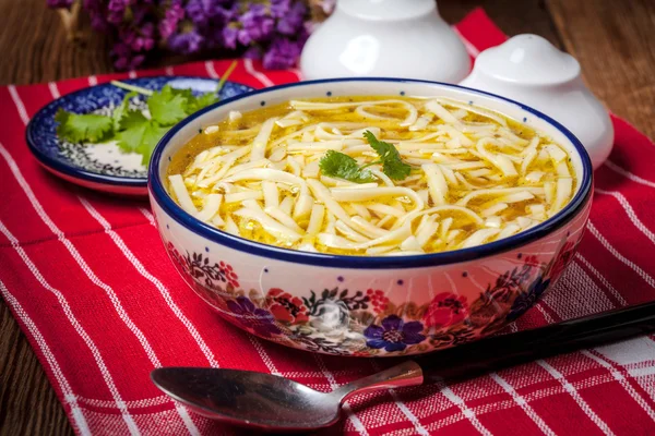 Zuppa di noodle di pollo . — Foto Stock