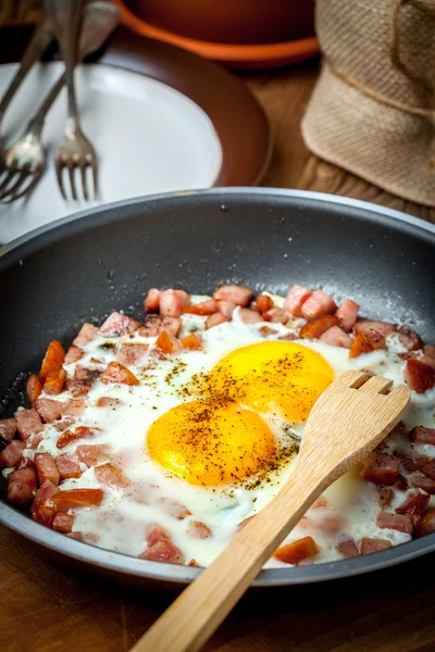 Fried eggs with chopped sausage. — Stock Photo, Image