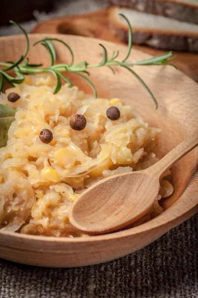 Guisantes polacos tradicionales con col . — Foto de Stock