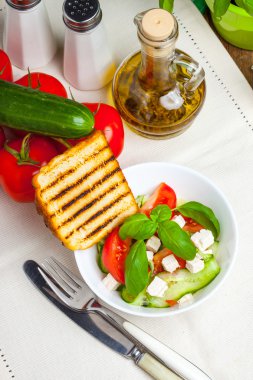 taze Akdeniz salatası.