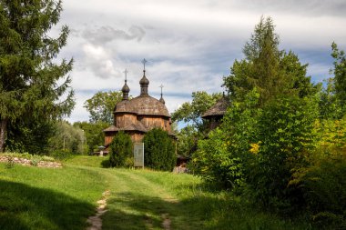 LUBLİN, POLAND - 31 AĞUSTOS 2020: Lublin Açık Hava Köyü Müzesi Tarnoszyn 'li Yunan Katolik Kilisesi.