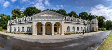 NALECZOW, POLAND - 24 Ağustos 2020: Spa Park 'taki eski hamam. 