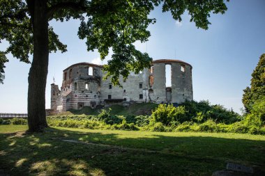 JANOWIEC, POLAND - 30 AĞUSTOS 2020: Rönesans Kalesinin kalıntıları 