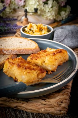 Kızarmış morina filetosu parçaları..