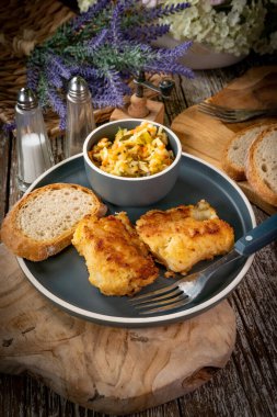 Kızarmış morina filetosu parçaları..