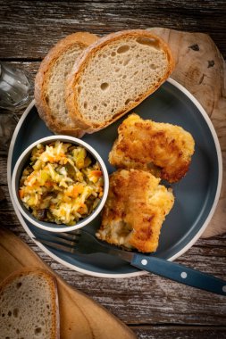 Kızarmış morina filetosu parçaları..