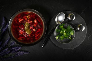 Pancar çorbası - geleneksel Ukrayna mutfağı.