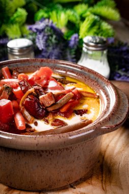 Pancar çorbası - geleneksel Ukrayna mutfağı.