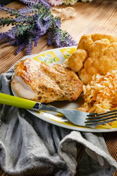 Fried Chicken Breast Served Boiled Cauliflower Salad — Stock Photo, Image