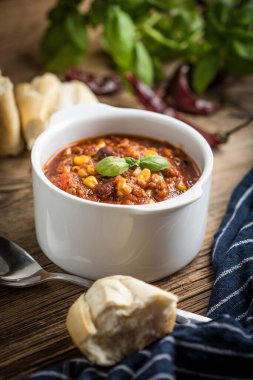 Kavanozda Meksika biberi. Seçici odak.