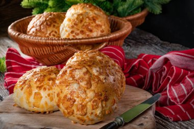 Tahtada peynir ve taze kahvaltı dürümleri..