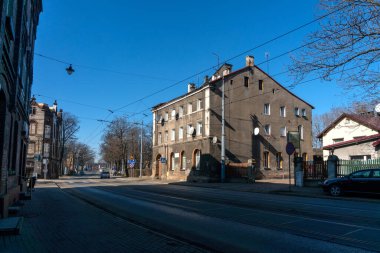 KATOWICE, POLAND - Mart 03, 2021: Gliwicka Caddesi 'ndeki evler ve konutlar.