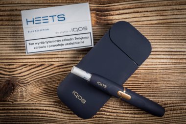 KATOWICE, POLAND - 27 Şubat 2020: IQOS tütün sistemi. IQOS Philip Morris Tütün Ürün Teknolojileri. 