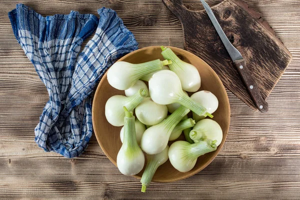 White Young Onion Wooden Bowl — Stock Photo, Image