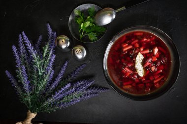 Pancar çorbası - geleneksel Ukrayna mutfağı.