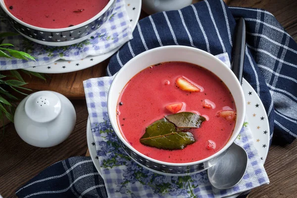 Minestra Rossa Vegetariana Borsch Boccia Sfondo Legno — Foto Stock