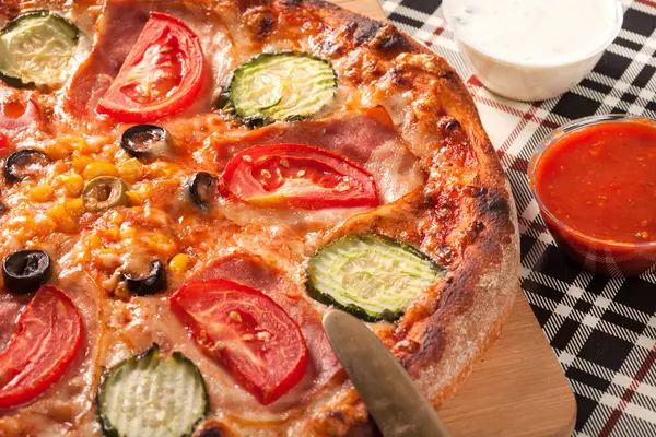 Homemade pizza. — Stock Photo, Image