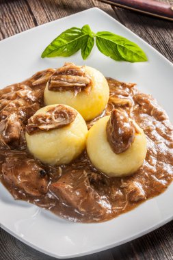 Domuz eti soslu köfte. Seçici odak.