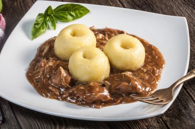 Domuz eti soslu köfte. Seçici odak.