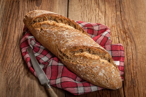 Świeży bochenek chleba. — Zdjęcie stockowe