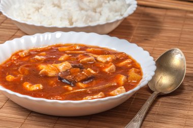 Tatlı ve ekşi tavuk.