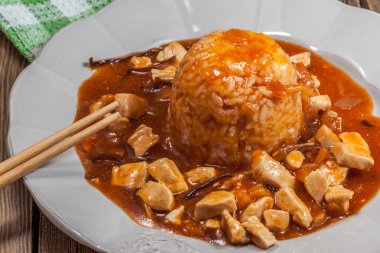 Tatlı ve ekşi tavuk.