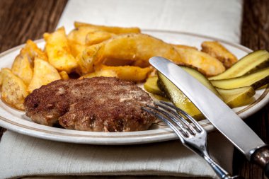 Kızarmış pirzola.