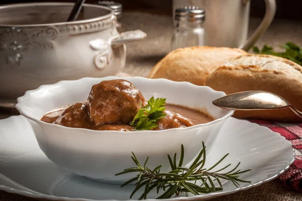 Gehaktballen in de saus. — Stockfoto