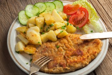 Kızarmış domuz pirzolası.