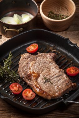 Kızarmış biftek..