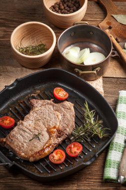 Kızarmış biftek..