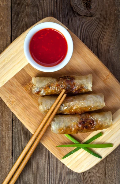 Rolos chineses fritos da mola. — Fotografia de Stock