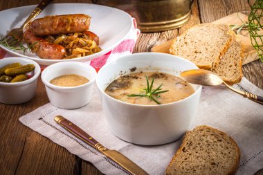 Geleneksel Lehçe çorba hamur mayası.