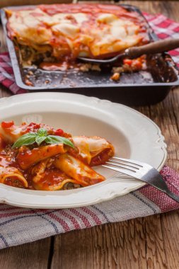 Lazanya ile sığır .italian mutfağı