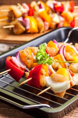 Ham sığır eti şiş ızgara için hazır