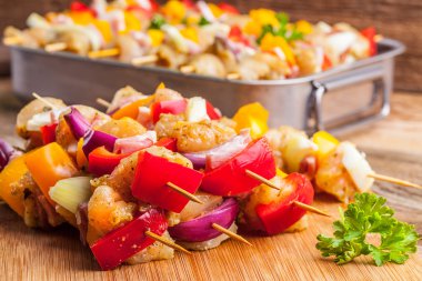 Ham sığır eti şiş ızgara için hazır